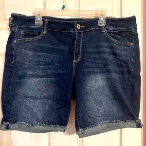 Arizona jeans size 18 jrs. Plus Jean shorts